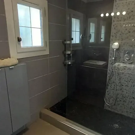 Privee Vue Mer Et Piscine Villa *