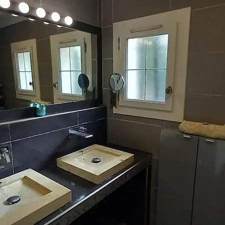 Privee Vue Mer Et Piscine Villa *